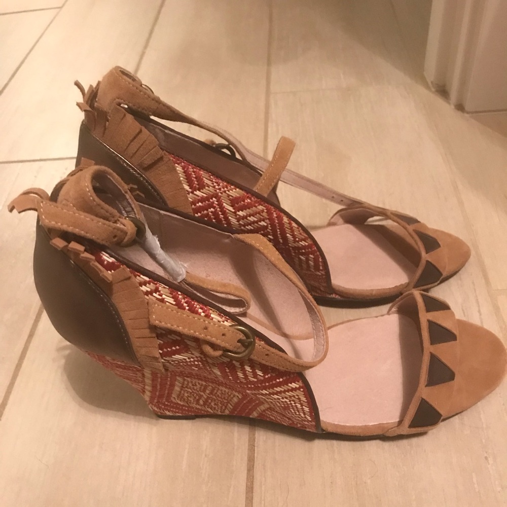 New wedge sandal